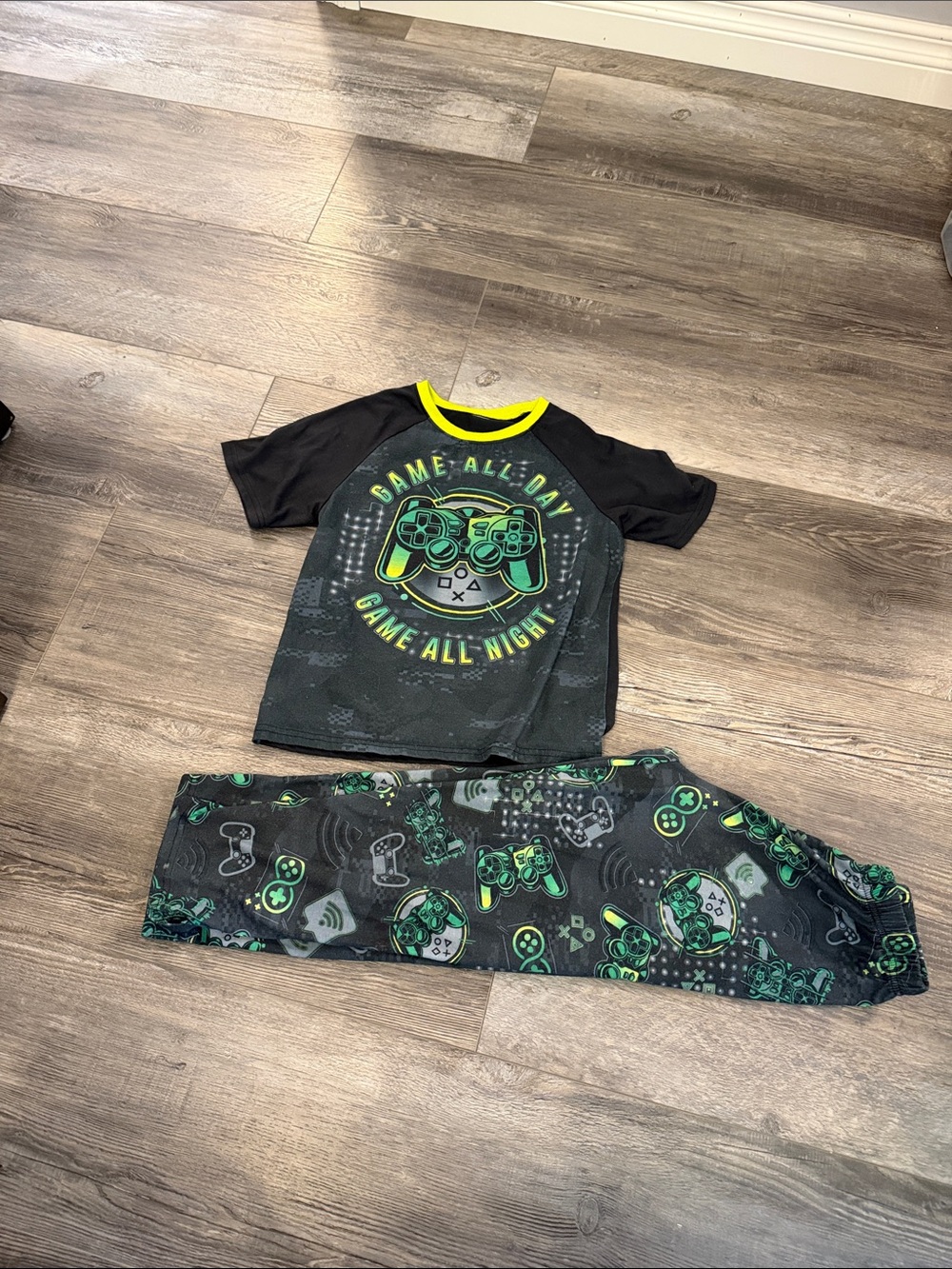 Pj Place Kids' Black & Neon Green 'Game All Day' Pajama Set